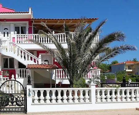 Nereids And כריסי אמודיה