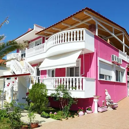 Nereids And כריסי אמודיה