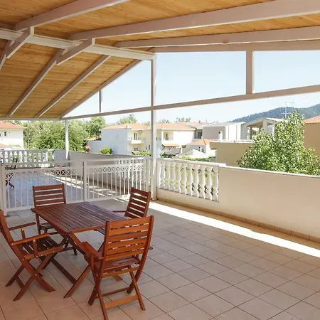 Nereids And כריסי אמודיה