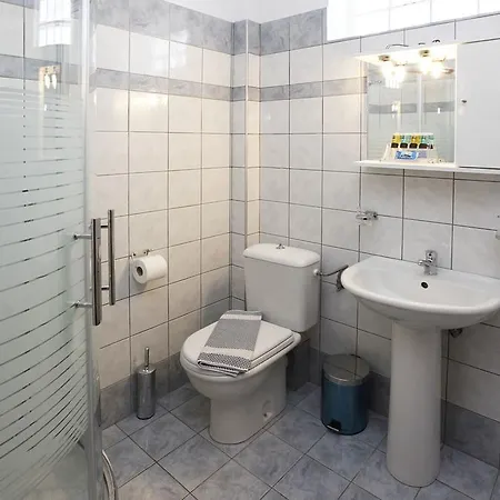 Nereids And כריסי אמודיה